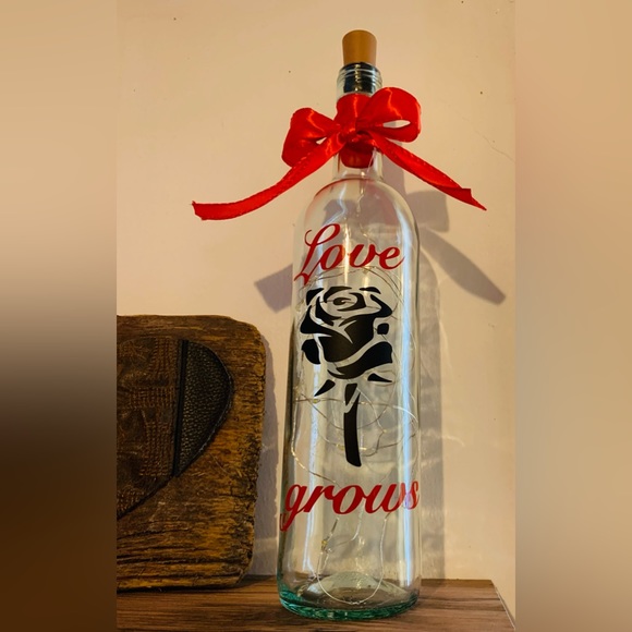 Handmade- ‘Love Grows’ wine bottle lantern with die cut vinyl design - Picture 3 of 11
